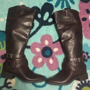 Size 7 Women’s almost new Dark Brown Boots